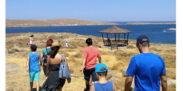 Επιστημονική περιήγηση για μικρούς και μεγάλους στο Πάρκο Απολιθωμένου Δάσους της Πλάκας